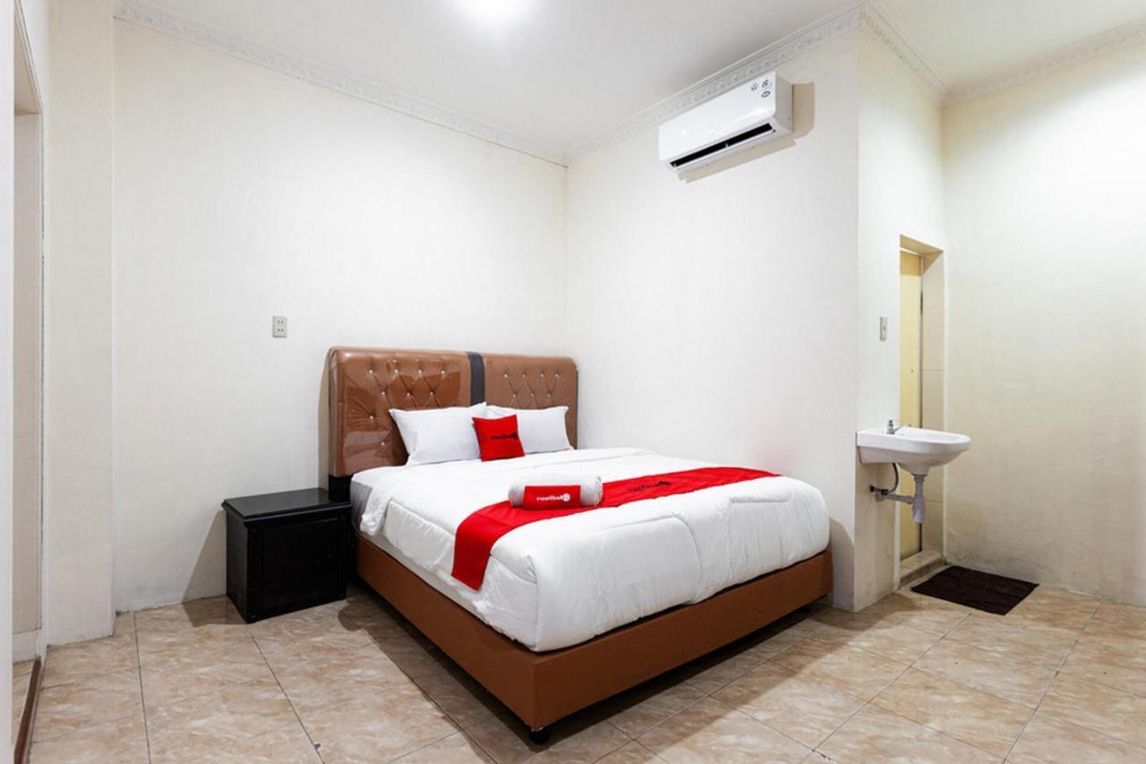 RedDoorz near Yuki Simpang Raya Mall Medan 2 Luaran gambar